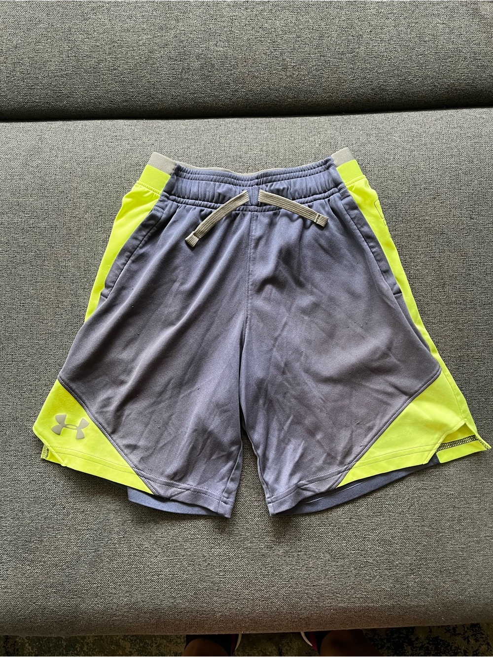 Under Armour Boys Youth S HeatGear Gray Neon Athletic Shorts